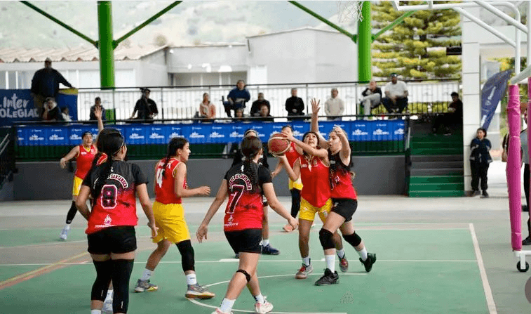 Baloncesto y voleibol prejuvenil en los Juegos Intercolegiados 2025: victorias destacadas en la región Centro Oriente